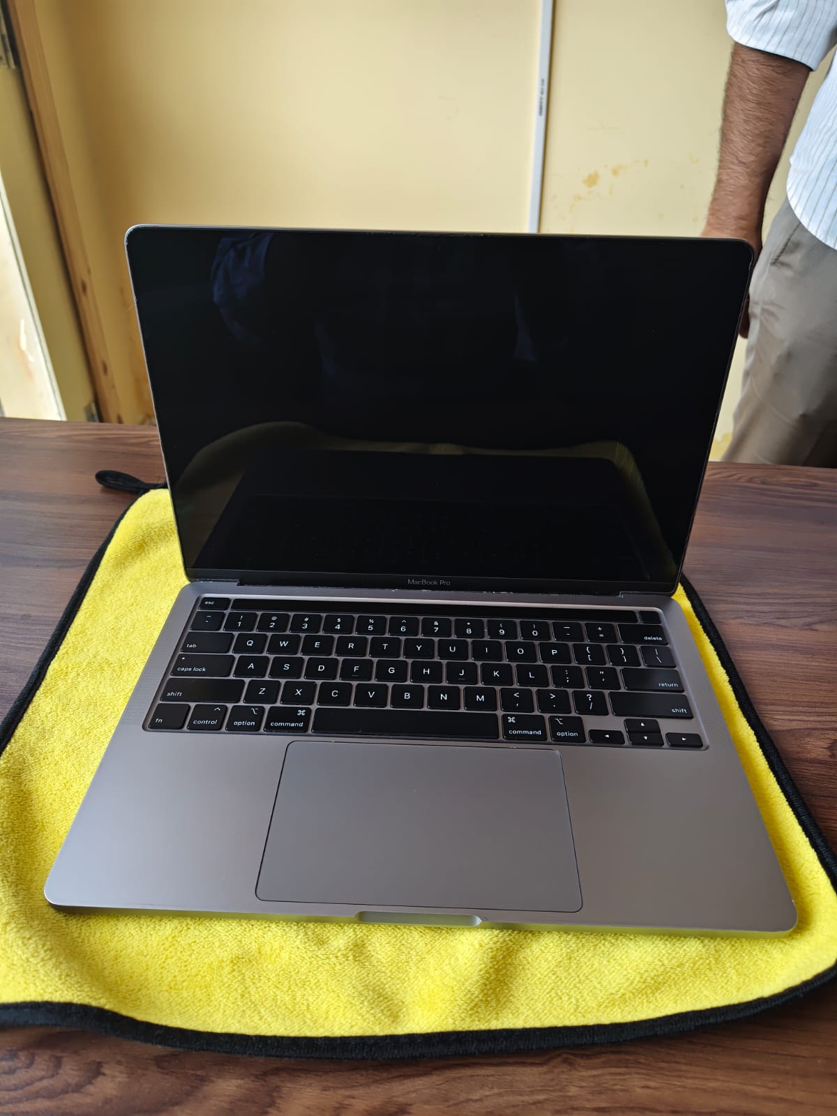 https://agarwaltechhub.com/storage/photos/1/Laptop/Mac A2251/6a182006b50aa.jpeg